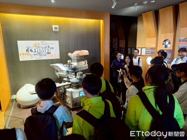 ▲黃偉哲市長親自到場迎接群馬縣水上町教育旅行團，與日本師生熱情互動，展現台南城市外交溫度。（圖／記者林東良翻攝，下同）