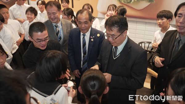 ▲黃偉哲市長親自到場迎接群馬縣水上町教育旅行團，與日本師生熱情互動，展現台南城市外交溫度。（圖／記者林東良翻攝，下同）