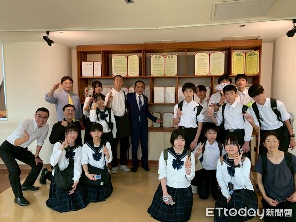 ▲黃偉哲市長親自到場迎接群馬縣水上町教育旅行團，與日本師生熱情互動，展現台南城市外交溫度。（圖／記者林東良翻攝，下同）