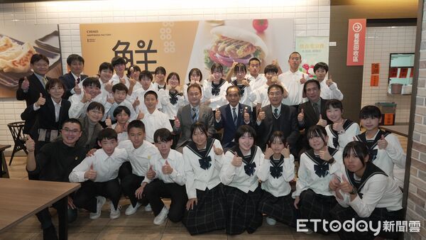 ▲黃偉哲市長親自到場迎接群馬縣水上町教育旅行團，與日本師生熱情互動，展現台南城市外交溫度。（圖／記者林東良翻攝，下同）