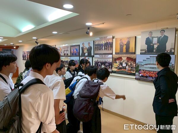 ▲黃偉哲市長親自到場迎接群馬縣水上町教育旅行團，與日本師生熱情互動，展現台南城市外交溫度。（圖／記者林東良翻攝，下同）