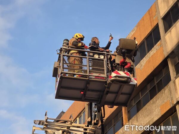 ▲▼    苗栗市中山路商業大樓火警         。（圖／記者楊永盛攝）