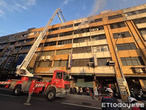 ▲▼    苗栗市中山路商業大樓火警         。（圖／記者楊永盛攝）