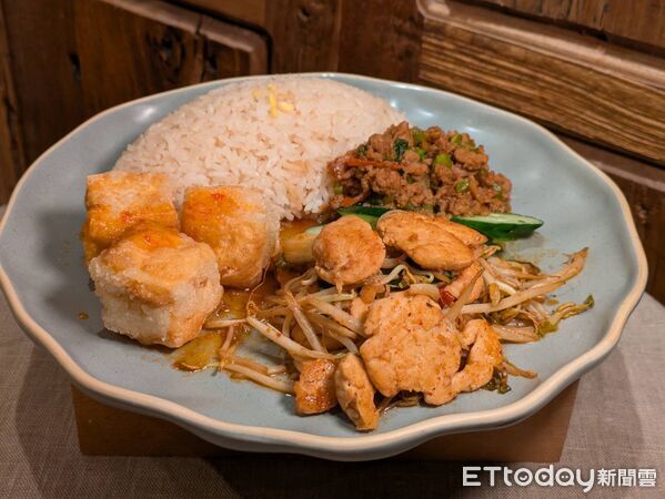 ▲帕泰家個人餐新增5款主菜　周二、五沙嗲加購只要50元。（圖／記者黃士原攝）