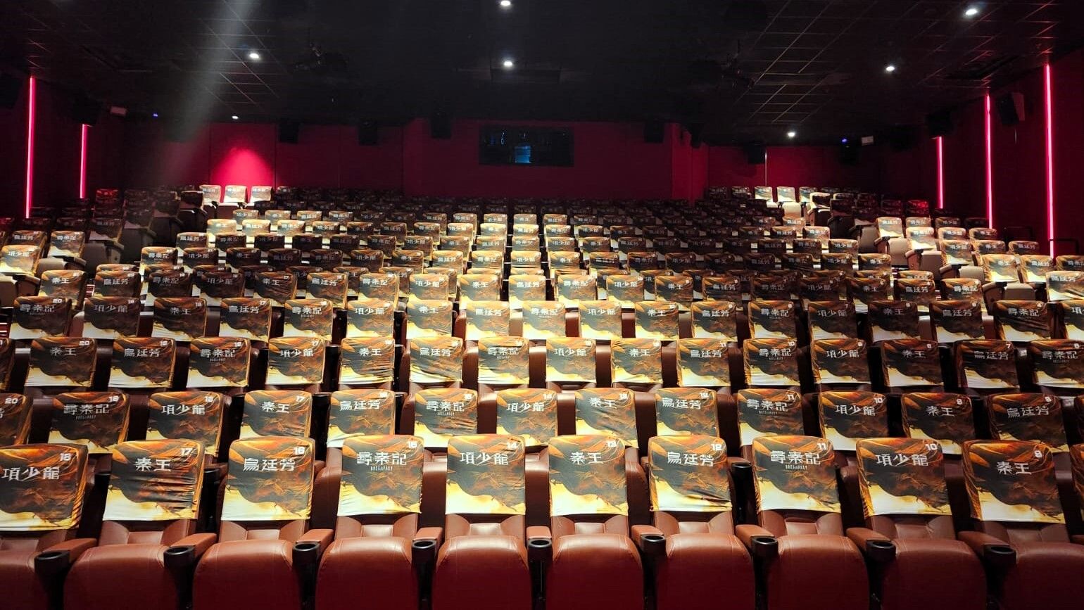 ▲▼《尋秦記》香港排片密過巴士時刻表！1天狂映54場。（圖／翻攝自臉書、微博）