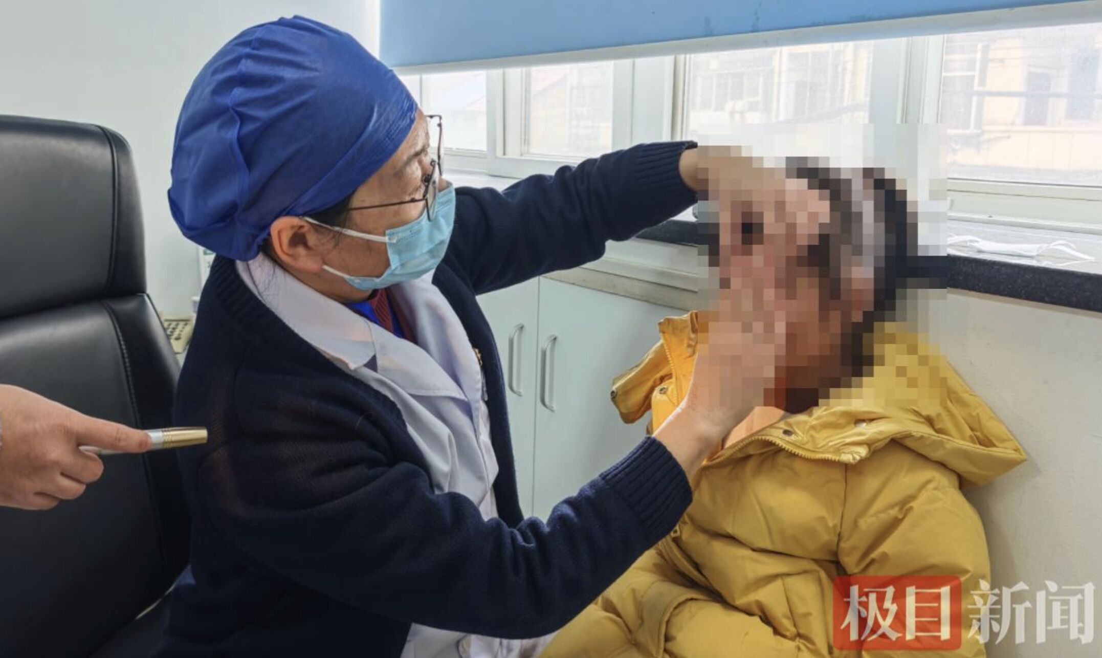 ▲大陸一名5歲女童過度使用3C產品，出現「鬥雞眼」的症狀。（圖／翻攝極目新聞）