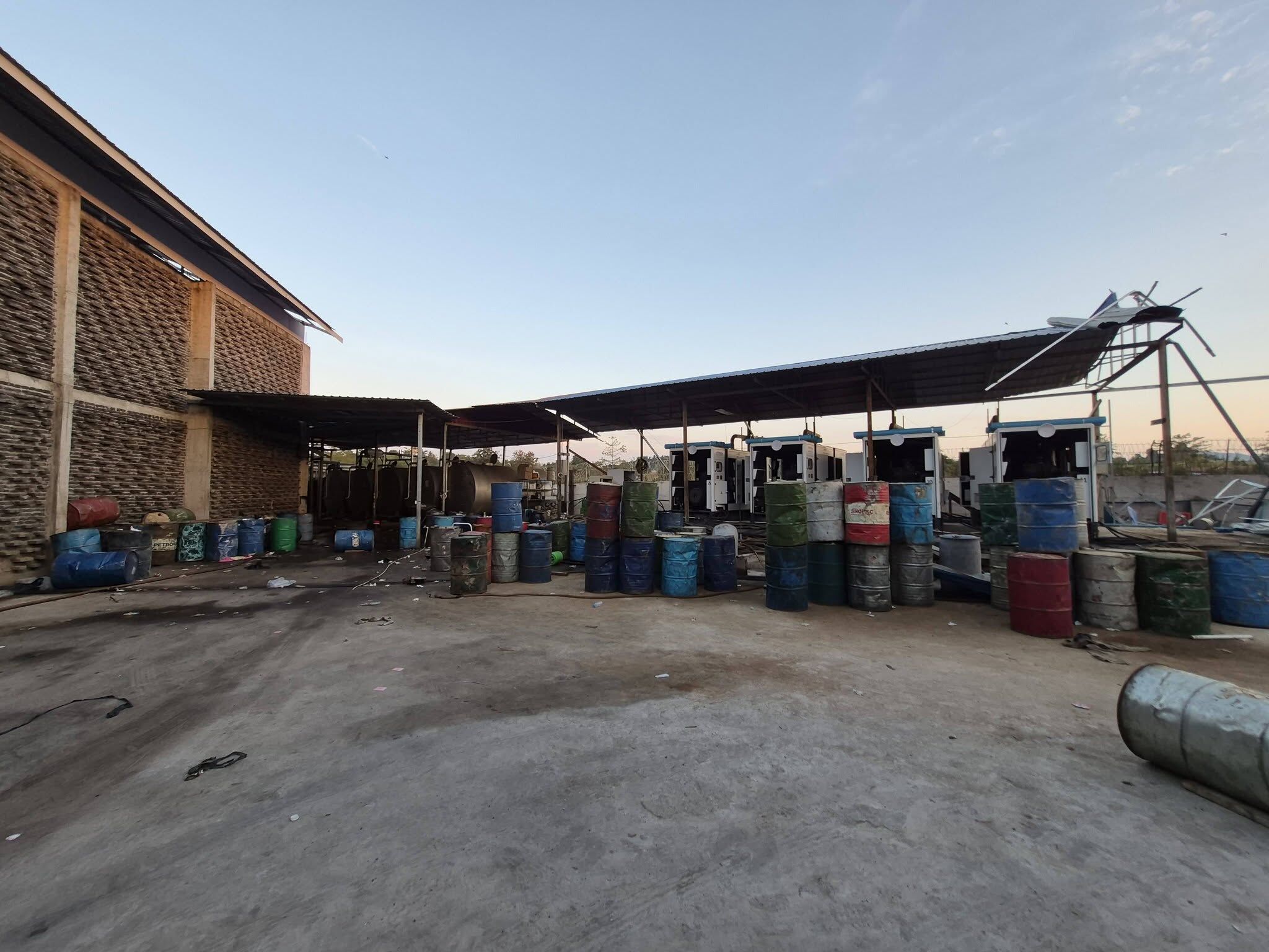 ▲▼民進黨新北市議員林秉宥前往緬甸境內，惡名昭彰的苗瓦迪地區的順達園區。（圖／／翻攝自Facebook／林秉宥）