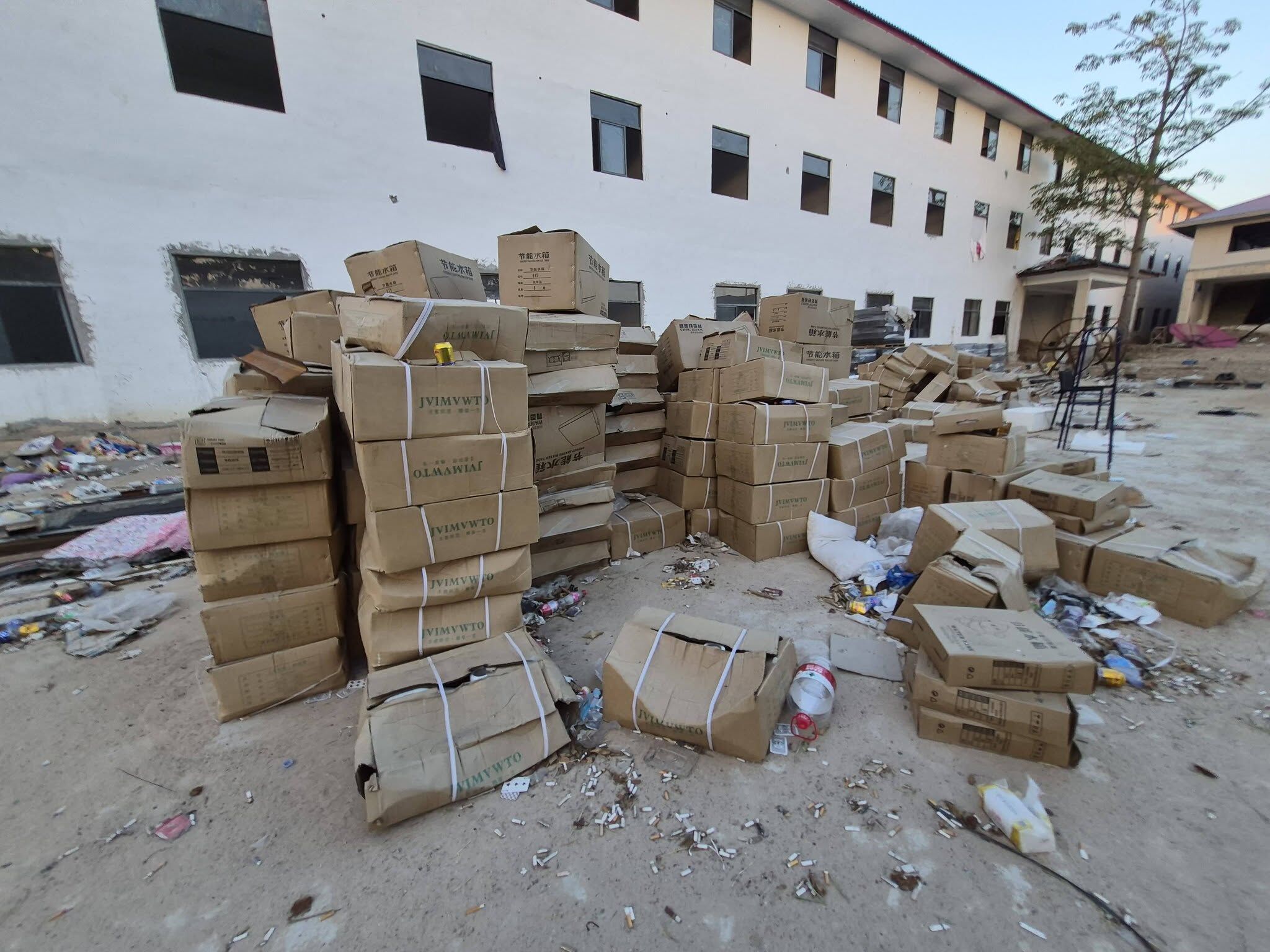 ▲▼民進黨新北市議員林秉宥前往緬甸境內，惡名昭彰的苗瓦迪地區的順達園區。（圖／／翻攝自Facebook／林秉宥）