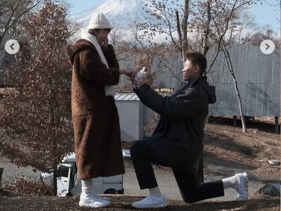 恭喜！　台灣「羽球重砲手」富士山下求婚大4歲女友成功