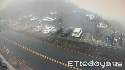 聖誕夜衝合歡山等下雪！武嶺清晨大塞車　今晚預警性封路