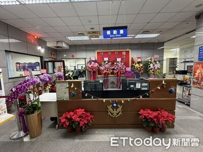 暖心平安夜！民眾肯定中正一分局辦張文案　贈花籃、手寫小卡感謝