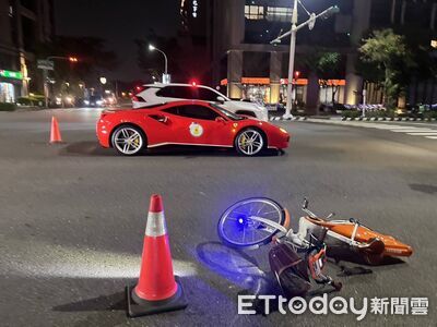 11歲童「平安夜騎UBike」撞法拉利！　天價維修費曝光