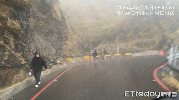 ▲聖誕節到，合歡山武嶺地區於清晨5時許人潮及車流湧入。（圖／記者高堂堯翻攝）