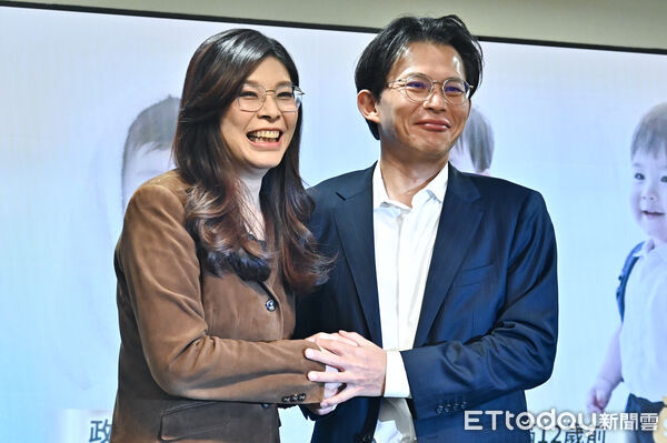 ▲▼國民黨主席鄭麗文（左）與民眾黨主席黃國昌一同出席「搶救少子國安危機 TFA 助台灣一臂之力！」記者會。（圖／記者李毓康攝）