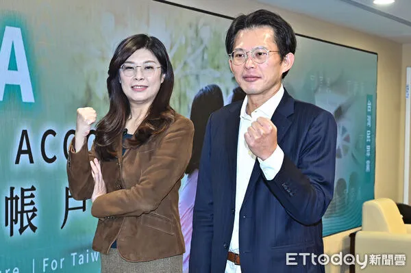 ▲▼國民黨主席鄭麗文（左）與民眾黨主席黃國昌一同出席「搶救少子國安危機 TFA 助台灣一臂之力！」記者會。（圖／記者李毓康攝）