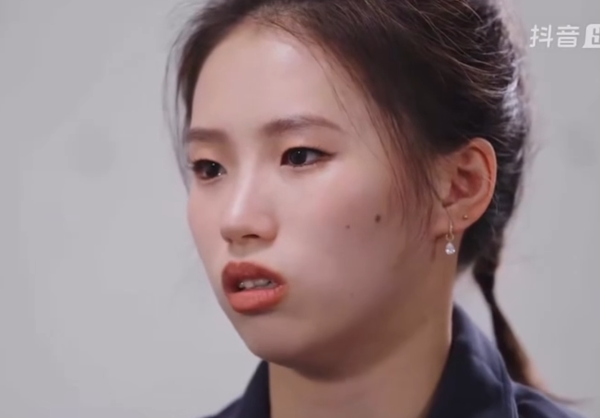 ▲陳芋汐含淚受訪。（圖／翻攝自微博）