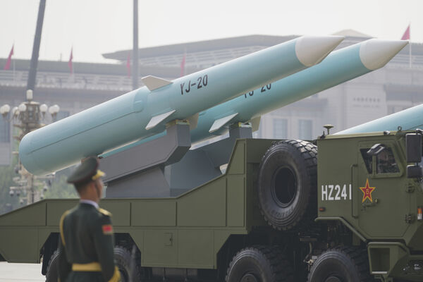 ▲▼中國研製潛/艦射高超音速反艦導彈「鷹擊-20反艦導彈」（YJ-20）在93閱兵亮相。（圖／達志影像／美聯社）