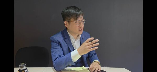 ▲被害少女出面控訴遭孫生侵犯。（圖／記者葉文正攝，攝影中心）