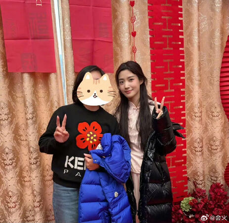 ▲▼陸劇女神盧昱曉低調當好友伴娘！「粉裙+平底鞋」幫迎親。（圖／翻攝自微博）