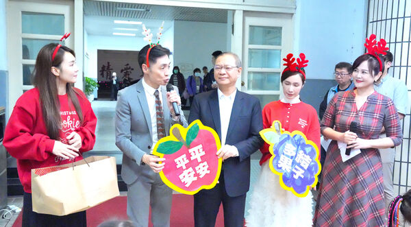 ▲宋逸民(左起)、小薰、李又汝與陳維齡報佳音。（圖／藝起發光）