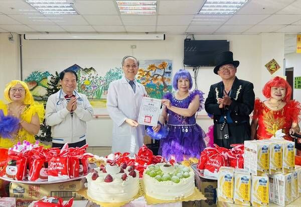 ▲北榮桃園分院護理之家迎聖誕慶生會好歡樂