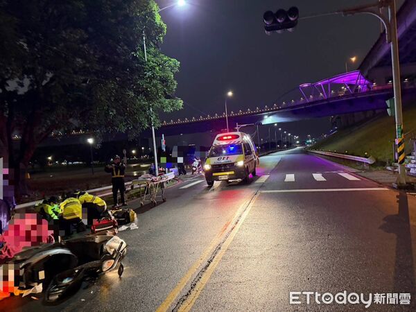 ▲三重疏洪五路機車自撞，女乘客臉部重創命危。（圖／記者陸運陞翻攝）