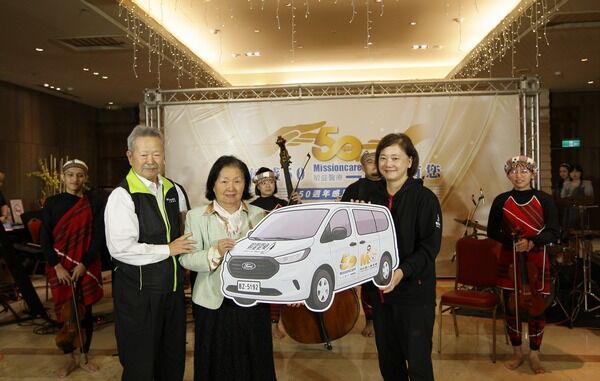 ▲怡仁愛心基金會慈善音樂會公益捐贈送關懷