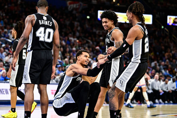 ▲馬刺雷霆聖誕大戰，溫班亞瑪（Victor Wembanyama）、吉爾吉斯亞歷山大（Shai Gilgeous-Alexander）。（圖／達志影像／美聯社）