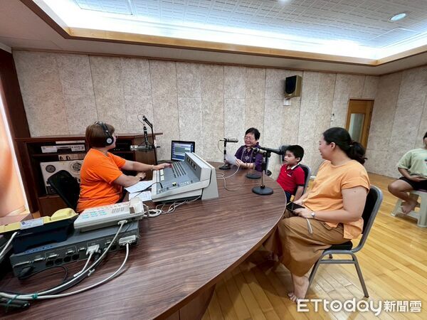 ▲台南市家庭教育中心推動代間教育，透過共學與手作活動，拉近祖孫距離，深化家庭情感連結。（圖／記者林東良翻攝，下同）