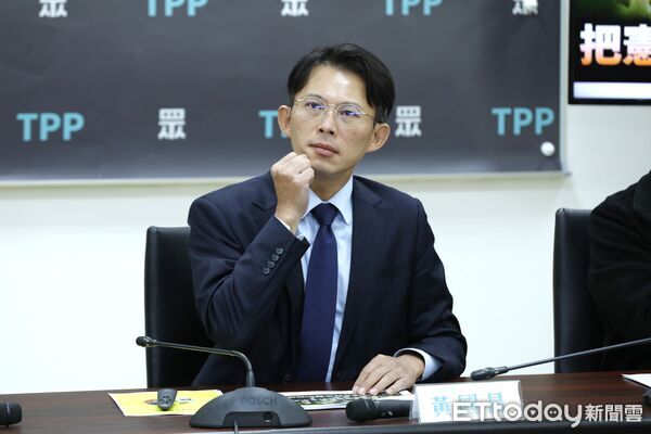 ▲▼民眾黨立法院黨團26日召開黨團記者會，總召黃國昌、副總召張啟楷、感事長陳昭姿出席。總召黃國昌要賴清德講清楚，憲法到底哪一條有規定要在12/31前把總預算給審完。（圖／記者湯興漢攝）