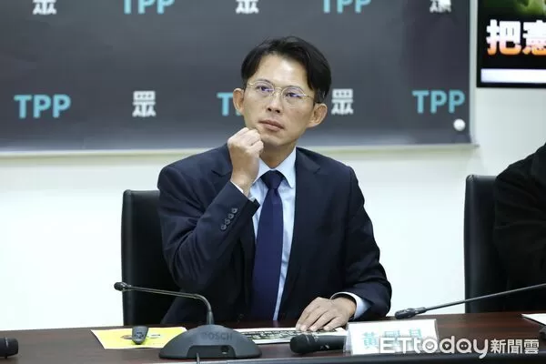 ▲▼民眾黨立法院黨團26日召開黨團記者會，總召黃國昌、副總召張啟楷、感事長陳昭姿出席。總召黃國昌要賴清德講清楚，憲法到底哪一條有規定要在12/31前把總預算給審完。（圖／記者湯興漢攝）