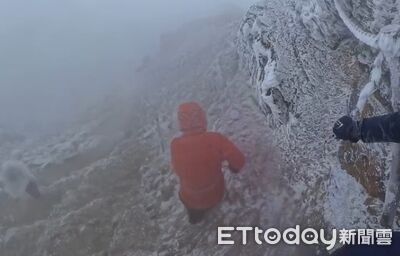 即／台14甲昆陽-大禹嶺結冰　限掛雪鏈通行