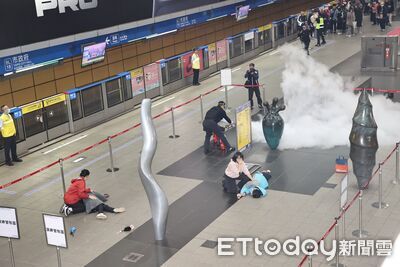 1219後北市府高強度演練！　月台丟汽油彈、持刀攻擊畫面曝光