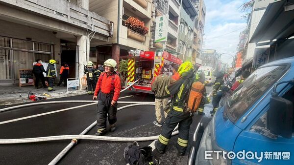 ▲屏東民宅火警，長者順利獲救。（圖／記者陳崑福翻攝，下同）