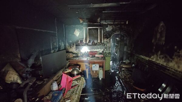 ▲屏東民宅火警，長者順利獲救。（圖／記者陳崑福翻攝，下同）