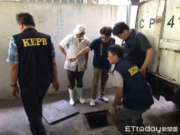 ▲▼大寮食品廠排污水             。（圖／記者陳宏瑞翻攝）