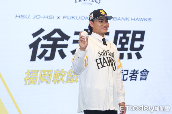 ▲徐若熙加盟福岡軟銀鷹隊記者會。（圖／記者林敬旻攝）
