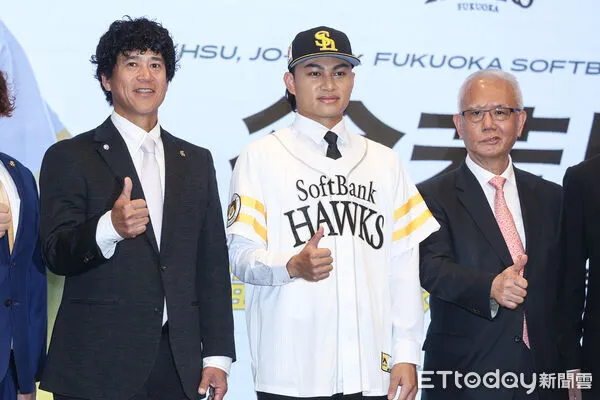 ▲徐若熙加盟福岡軟銀鷹隊記者會。（圖／記者林敬旻攝）