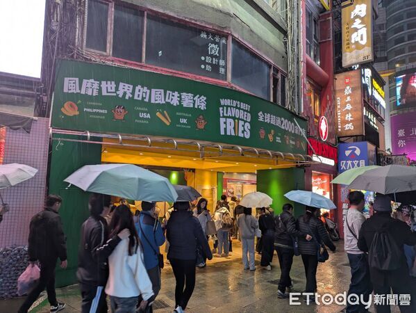 ▲Potato Corner插旗西門町地點曝光。（圖／記者黃士原攝）