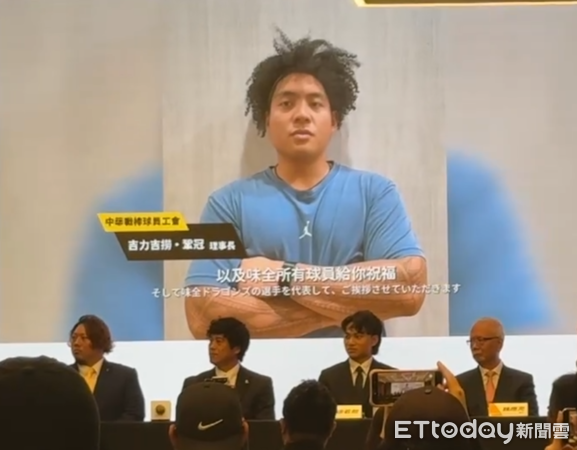 ▲中職味全龍吉力吉撈．鞏冠、中信兄弟投手教練王建民祝福徐若熙加盟福岡軟銀鷹。（圖／記者楊舒帆攝）