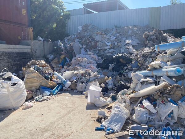 ▲台中堆出3萬立方米廢棄物！清運集團賺2311萬黑心錢　104人起訴。（圖／中檢提供）