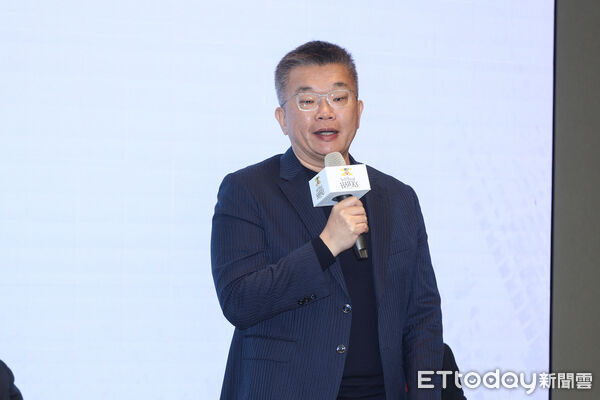 ▲中職會長蔡其昌出席徐若熙加盟福岡軟銀鷹隊記者會。（圖／記者林敬旻攝）