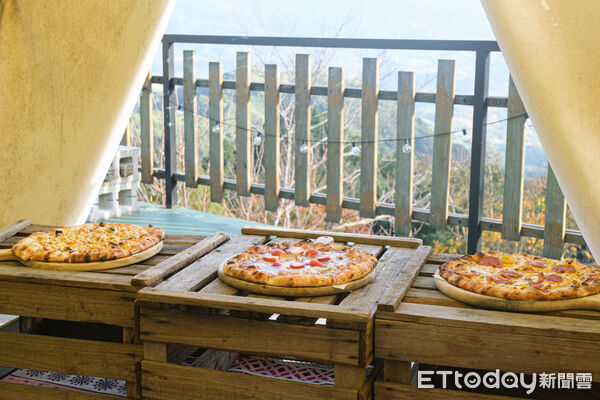 ▲苗栗大湖「琉璃秋境」窯烤披薩,苗栗大湖草莓。（圖／記者彭懷玉攝）