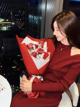 ▲▼南珉貞。（圖／翻攝自Instagram／minjeong_w_）