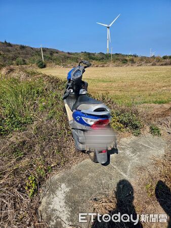 ▲苗栗縣後龍鎮87歲老翁騎機車外出，摔落排水溝裡面重傷，被發現時已斷氣多時。（圖／記者楊永盛翻攝）