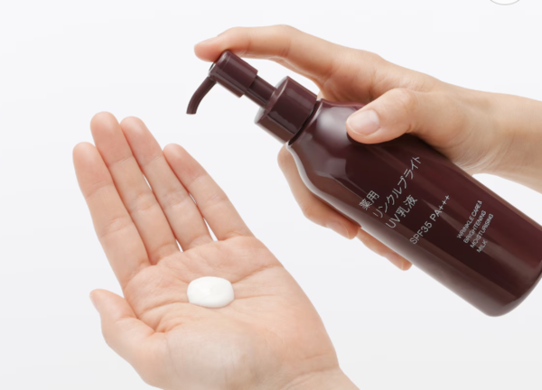 ▲▼日本無印良品（MUJI）「藥用抗皺亮白乳液」傳出類似堆肥或腳臭的異味。（圖／取自MUJI JP）