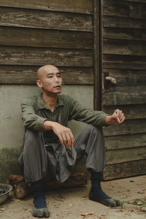 ▲得知演員林道禹（左）與方郁婷（右）連跑多場戲院活動，《大濛》導演陳玉勳（中）驚喜突襲映後現場，足見劇組的好感情。（圖／華文創提供）