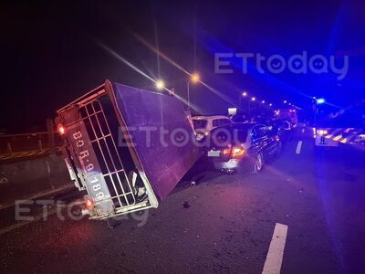 快訊／台88西向7.5K連環撞！4車撞成一團「1人受困」送醫