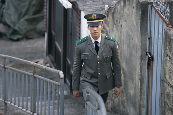 ▲▼▲▼玄彬黑化還是帥！《韓國製造》首集精彩劫機　網暴動：這反派我可以。（圖／Disney+提供）