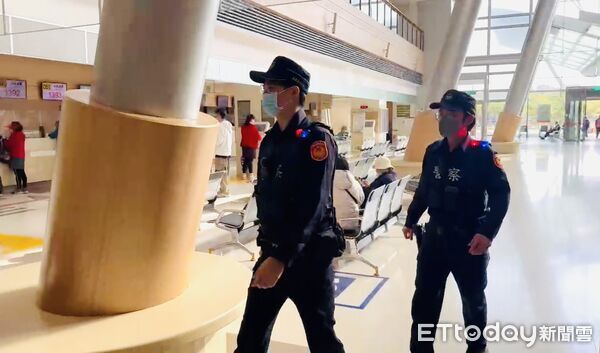 ▲▼  「重點節日24小時不間斷維安啟動！朴警推《日間閃爍肩燈》強化顯性防護」  。（圖／朴子分局提供）